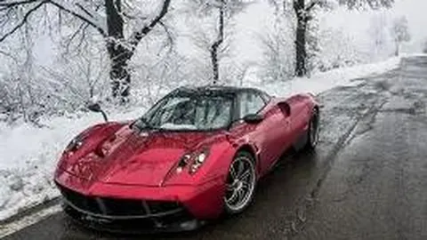 霍启刚姚明齐聚九三仪式，体育明星激动同框，雷军凌晨三点排长龙